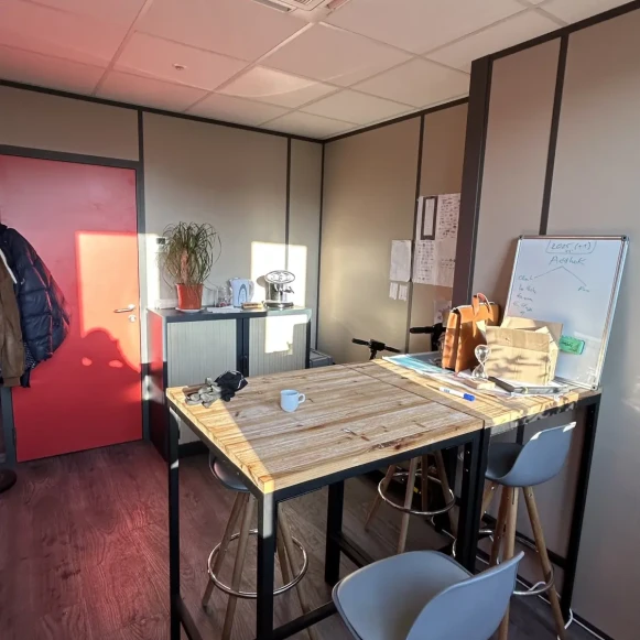 Bureau privé 12 m² 3 postes Coworking Rue Marcel Mérieux Lyon 69007 - photo 2
