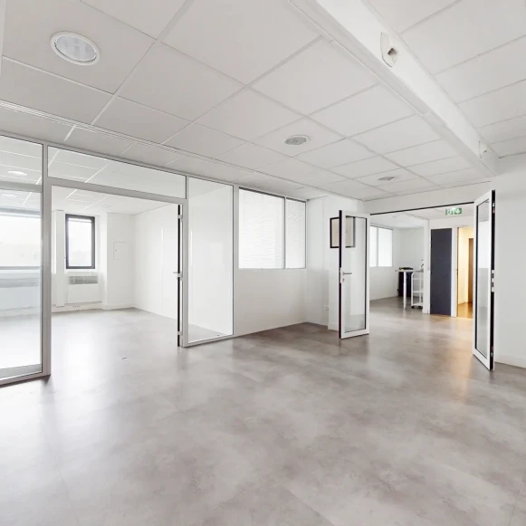 Espace indépendant 155 m² 15 postes Coworking Rue du 4 Septembre Issy-les-Moulineaux 92130 - photo 1