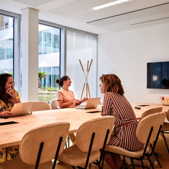 Bureau privé 39 m² 11 postes Coworking Rue du Colonel Pierre Avia Paris 75015 - photo 1
