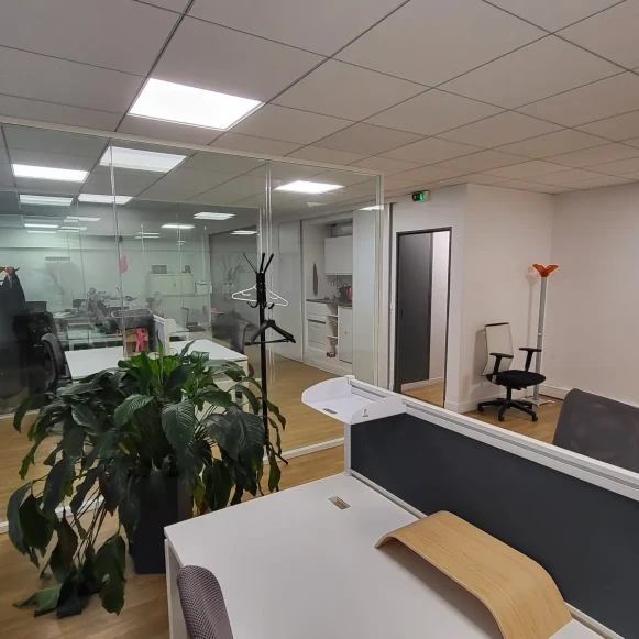 Bureau privé 12 m² 2 postes Location bureau Rue Louise Michel Levallois-Perret 92300 - photo 6
