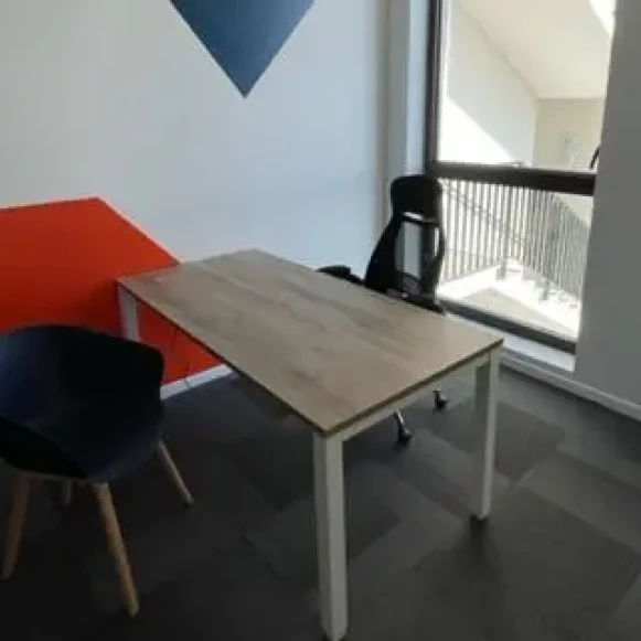 Bureau privé 10 m² 3 postes Coworking Avenue Jean Jaurès Saint-Fons 69190 - photo 1