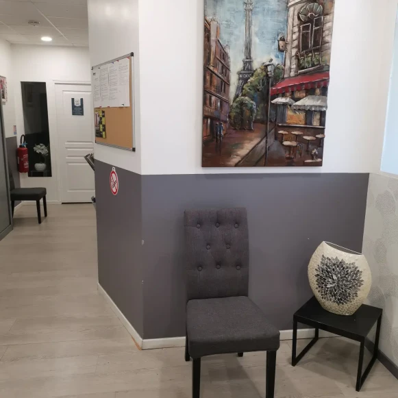 Bureau privé 20 m² 4 postes Location bureau Rue de Genève La Courneuve 93120 - photo 4