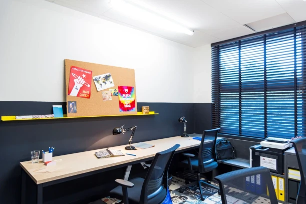 Bureau privé - 69003 - 4 postes - 1350€