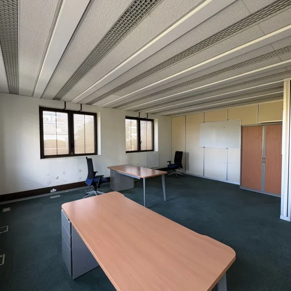 Bureau privé 2 m² 2 postes Coworking Esplanade de la Commune de Paris Noisy-le-Grand 93160 - photo 1