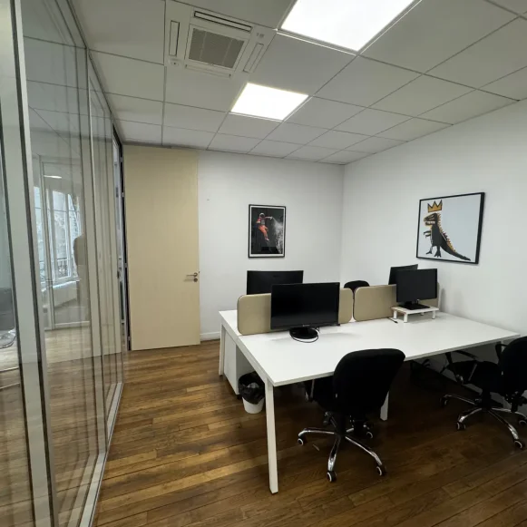 Bureau privé 13 m² 4 postes Location bureau Rue du Renard Paris 75004 - photo 1