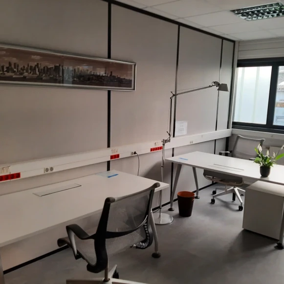 Bureau privé 15 m² 2 postes Coworking Avenue des Châtelets Ploufragan 22440 - photo 3