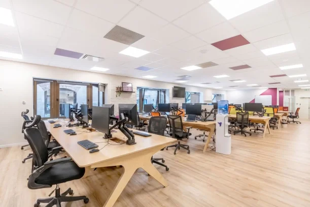 Espace indépendant - 75002 - 40 postes - 18000€