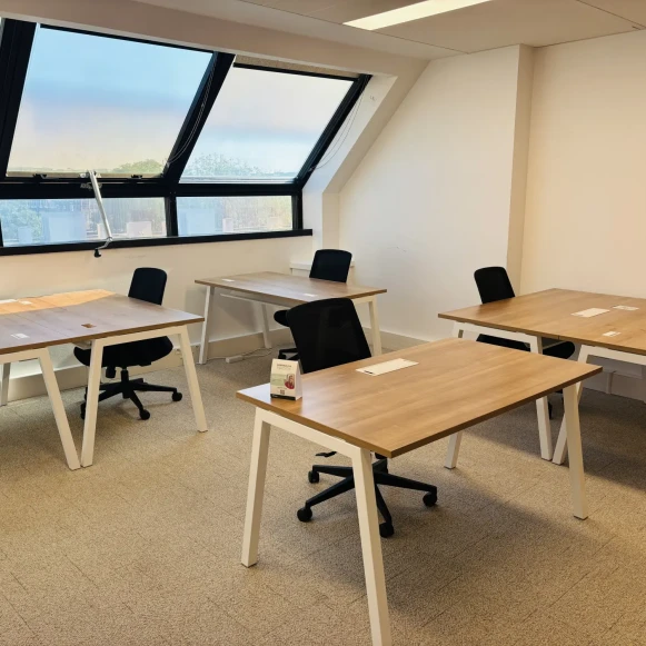 Bureau privé 24 m² 6 postes Location bureau Rue Victor Hugo Levallois-Perret 92300 - photo 1
