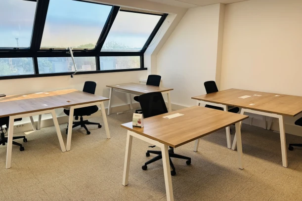 Bureau privé - 92300 - 6 postes - 2400€