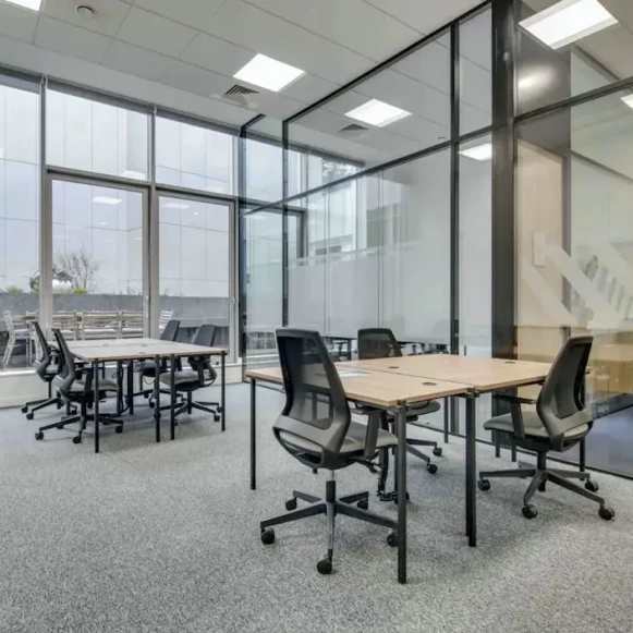 Bureau privé 27 m² 6 postes Coworking Rue d'Amiens Lille 59800 - photo 1