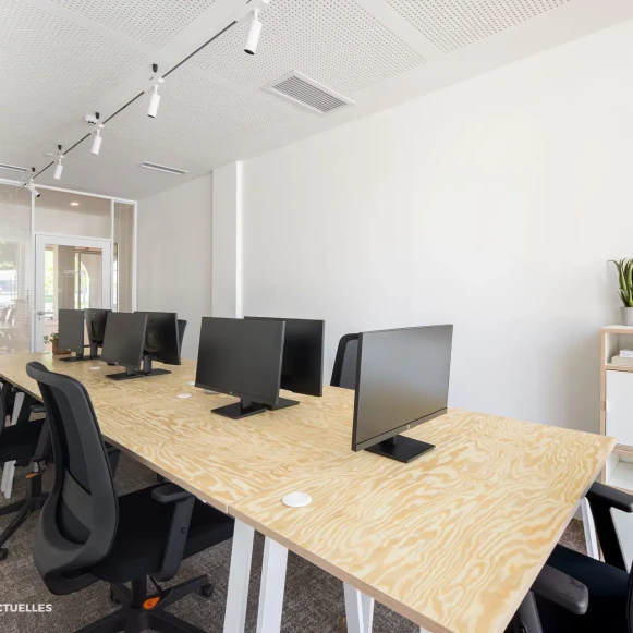 Open Space  12 postes Coworking Rue Stephenson Montigny-le-Bretonneux 78180 - photo 4