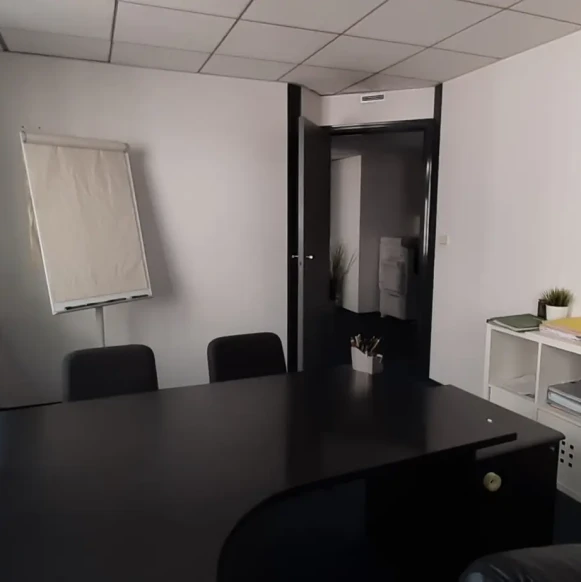 Bureau privé 12 m² 2 postes Location bureau Cours Lafayette Lyon 69003 - photo 5