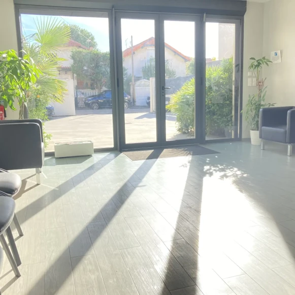 Open Space  2 postes Location bureau Avenue de la Rosière Marseille 13012 - photo 2