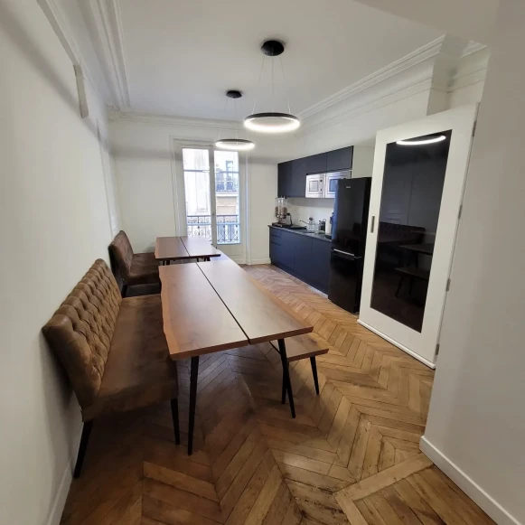 Bureau privé 24 m² 8 postes Coworking Rue de Mogador Paris 75009 - photo 4