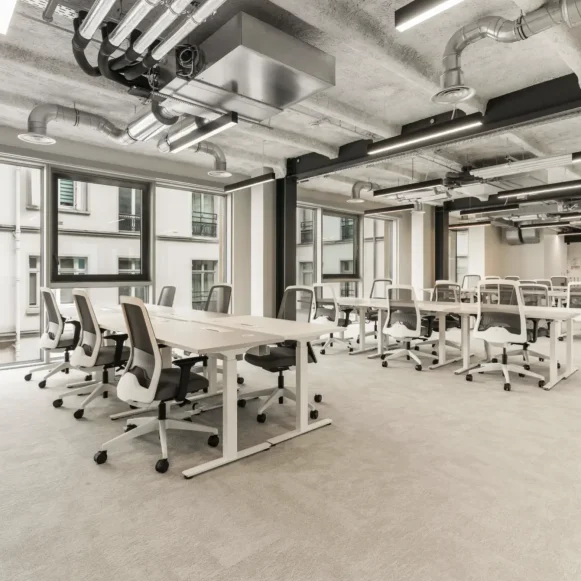 Espace indépendant 750 m² 75 postes Location bureau Rue La Boétie Paris 75008 - photo 3