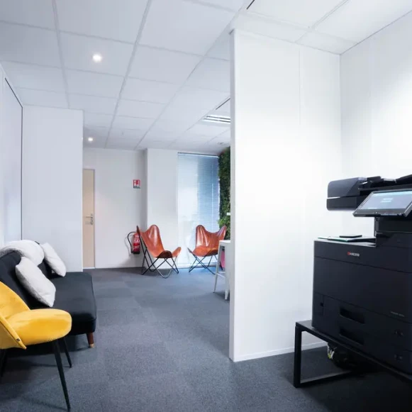 Bureau privé 42 m² 7 postes Location bureau Rue du Lac Saint-André Le Bourget-du-Lac 73370 - photo 2