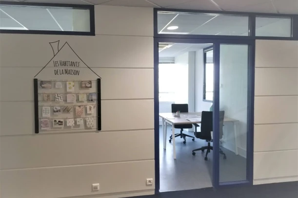 Bureau privé - 35000 - 2 postes - 704€