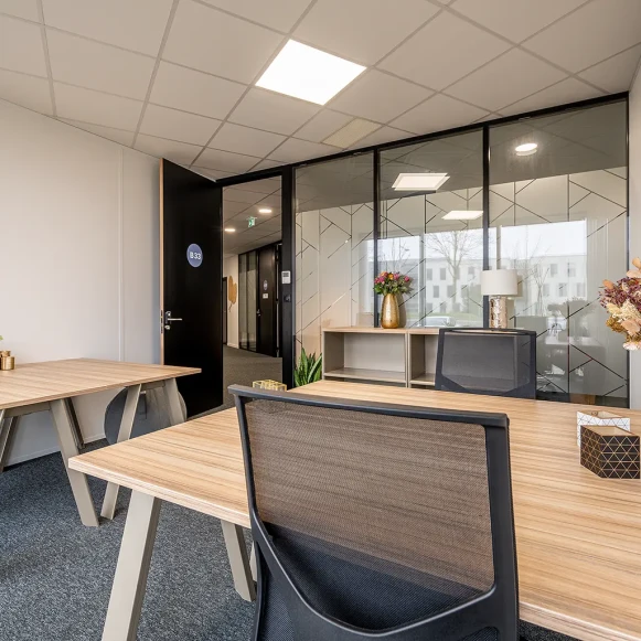 Bureau privé 15 m² 3 postes Coworking Rue Thomas Edison Le Mans 72650 - photo 1
