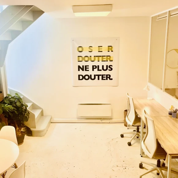 Espace indépendant 50 m² 7 postes Location bureau Rue Lamartine Paris 75009 - photo 5