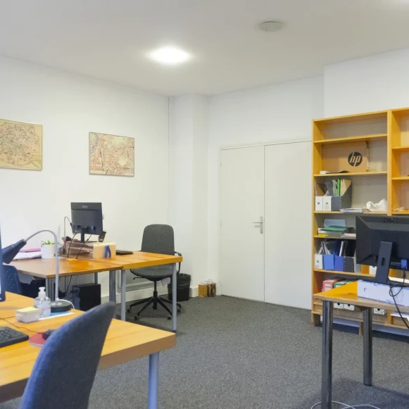 Bureau privé 25 m² 4 postes Location bureau Boulevard de Sébastopol Paris 75001 - photo 2