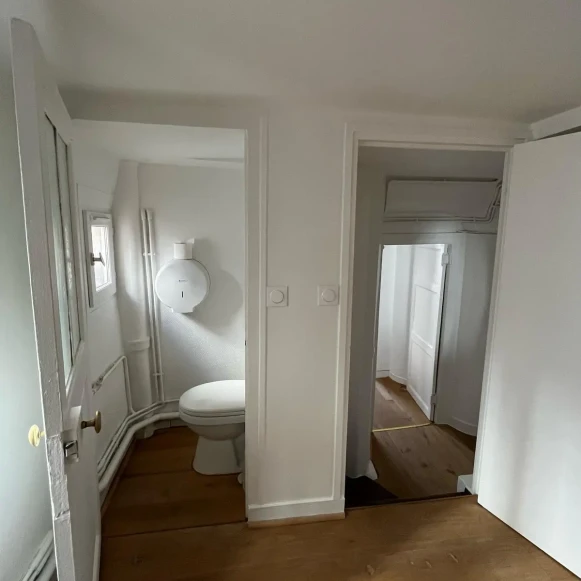 Espace indépendant 55 m² 8 postes Location bureau Rue Notre Dame de Nazareth Paris 75003 - photo 8