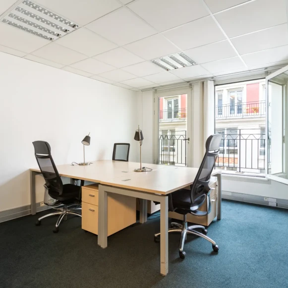 Bureau privé 14 m² 3 postes Coworking Rue des Petits Hôtels Paris 75010 - photo 5