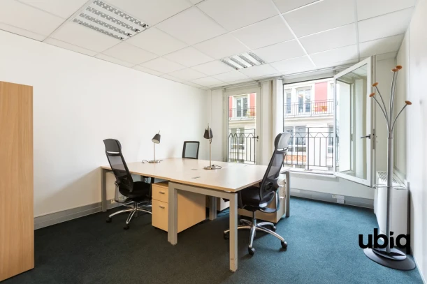 Bureau privé - 75010 - 3 postes - 2100€