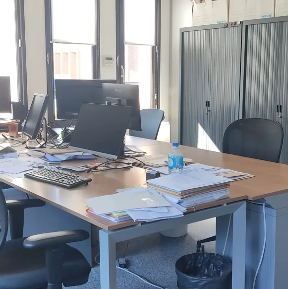 Bureau privé 25 m² 4 postes Coworking Rue de la Découverte Labège 31670 - photo 1
