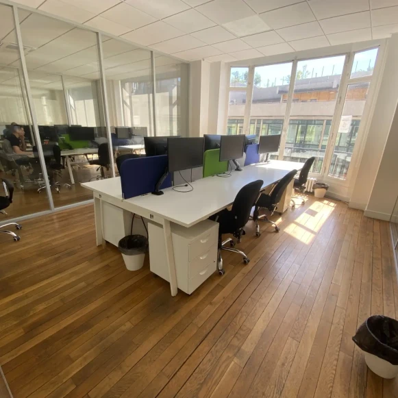 Bureau privé 25 m² 6 postes Coworking Rue du Renard Paris 75004 - photo 10