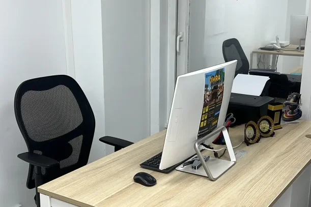 Open Space - 75010 - 2 postes - 250€