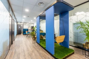 Bureau privé - 49800 - 2 postes - 723€