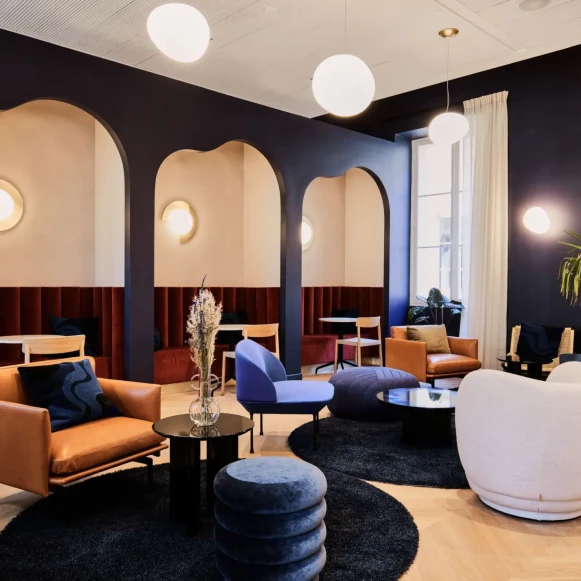 Bureau privé 25 m² 6 postes Coworking Rue Royale Paris 75008 - photo 3