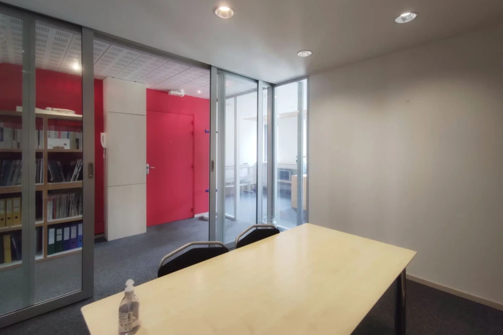 Open Space - 74000 - 2 postes - 180€