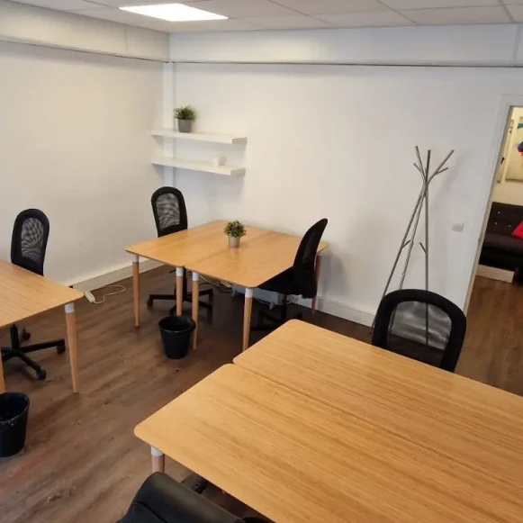 Bureau privé 25 m² 6 postes Coworking Rue Cardinet Paris 75017 - photo 2