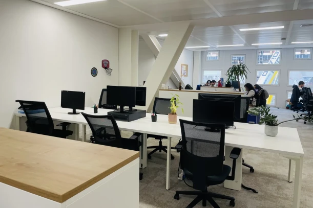 Open Space - 75013 - 15 postes - 370€