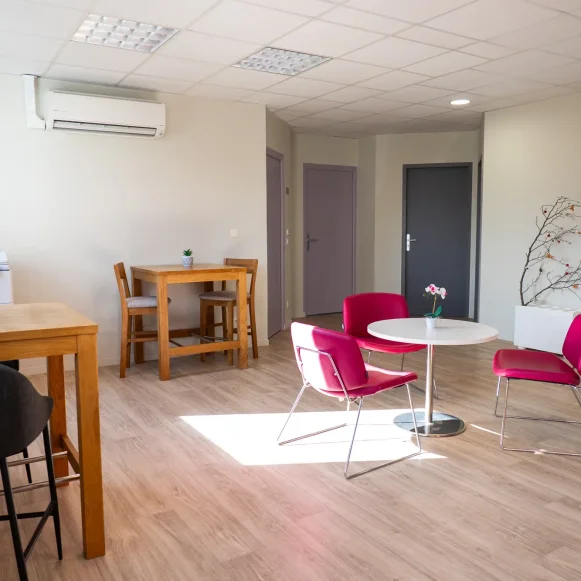 Bureau privé 11 m² 1 poste Coworking Rue Xavier Bichat Le Mans 72000 - photo 3