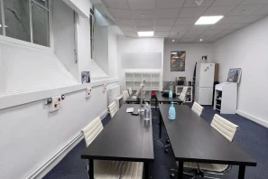 Open Space - 75002 - 8 postes - 400€