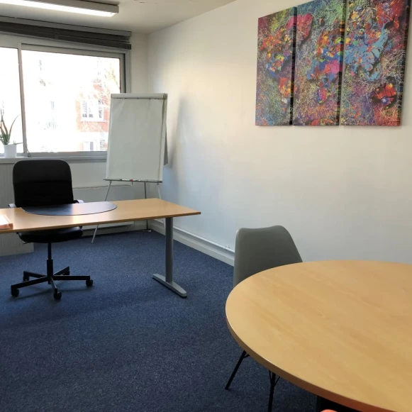 Bureau privé 21 m² 2 postes Coworking Avenue Alexandre Maistrasse Rueil-Malmaison 92500 - photo 3