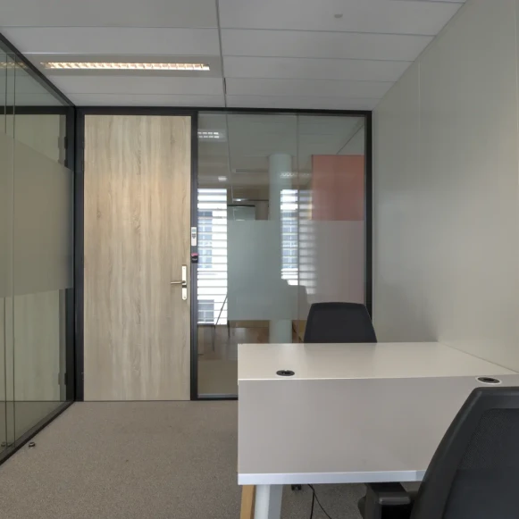 Bureau privé 12 m² 2 postes Location bureau Place Amédée Bonnet Lyon 69002 - photo 7