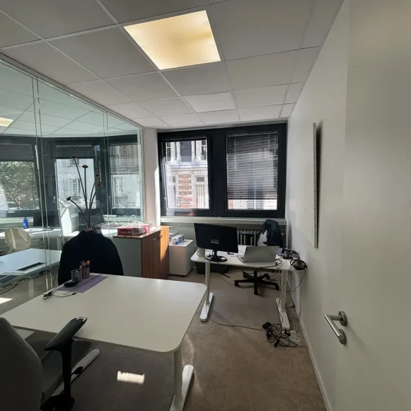 Bureau privé 10 m² 2 postes Location bureau Avenue de Villiers Paris 75017 - photo 1