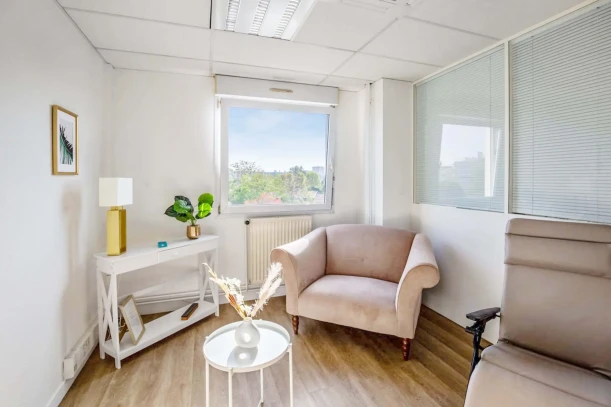 Bureau privé - 69200 - 1 poste - 720€