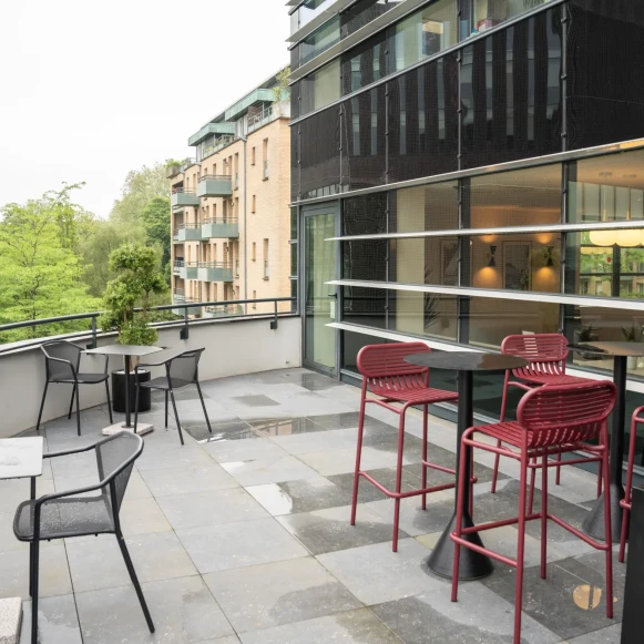 Bureau privé 13 m² 3 postes Coworking Rue de Luxembourg Lille 59800 - photo 8