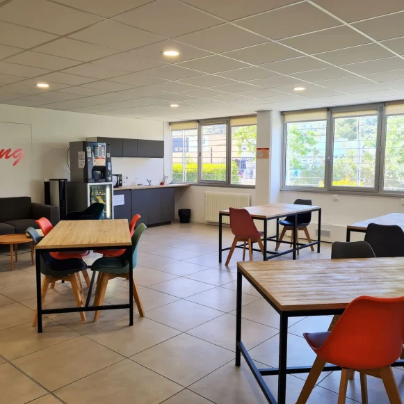 Open Space  24 postes Location bureau Avenue du Douard Aubagne 13400 - photo 4