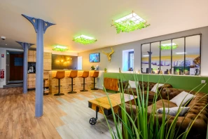 Open Space - 25200 - 7 postes - 350€