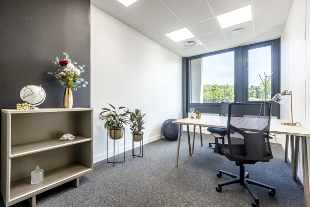 Bureau privé - 49000 - 2 postes - 852€