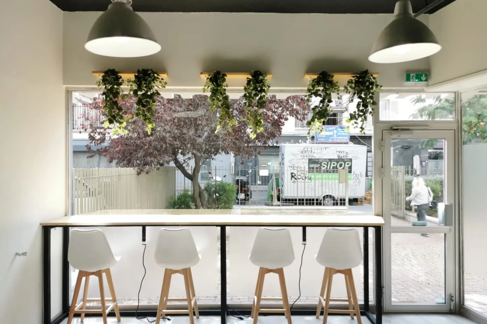 Espace indépendant - 75011 - 24 postes - 8600€