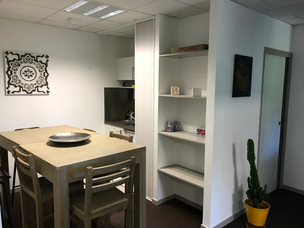 Espace indépendant - 44700 - 2 postes - 395€