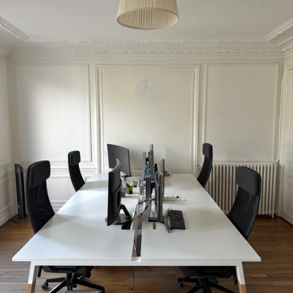Bureau privé 24 m² 6 postes Coworking Rue d'Édimbourg Paris 75008 - photo 2