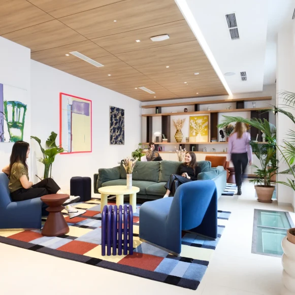 Open Space  4 postes Location bureau Rue de Miromesnil Paris 75008 - photo 1