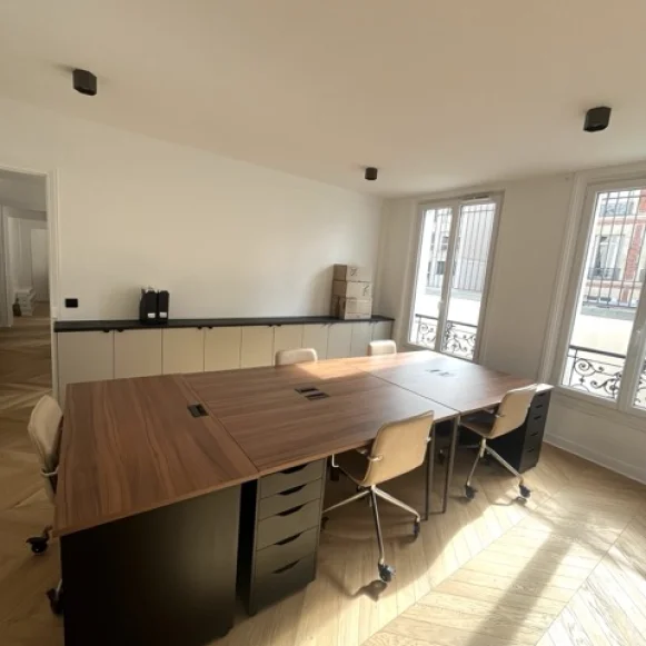 Bureau privé 25 m² 4 postes Location bureau Rue La Fayette Paris 75010 - photo 2